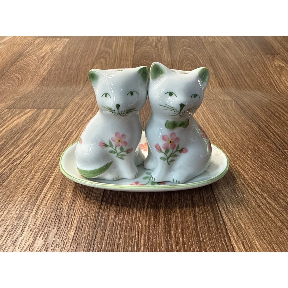 Andrea by Sadek Cat Salt and Pepper Shakers with Tray Floral White Kittens 19749